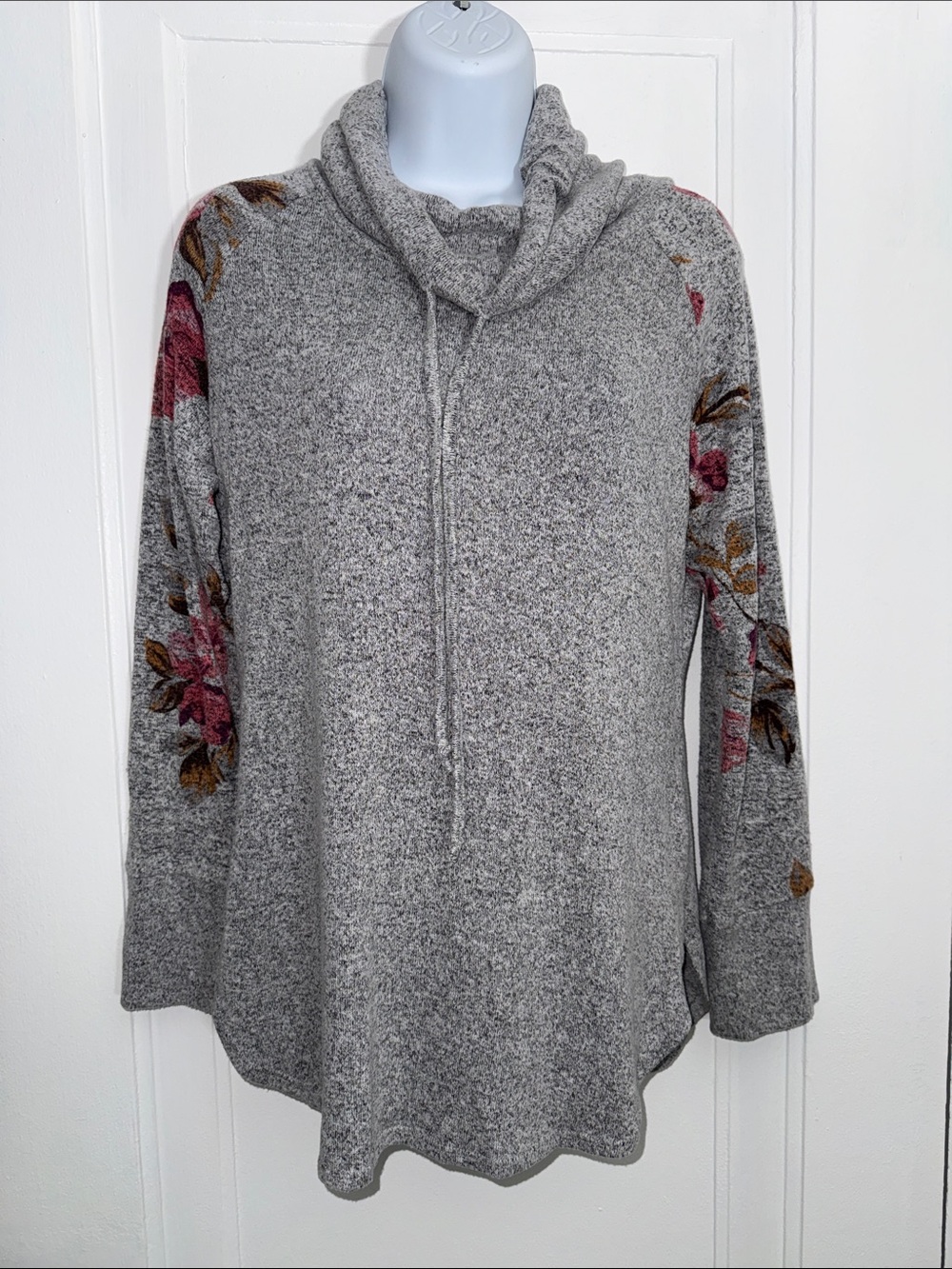 Mix by 41 Hawthorn - Cozy Gray Cowl Neck Sweater with Floral Sleeve size XS